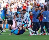 足坛一夜动态：FIFA调查决赛冲突！西班牙夺冠游行 C罗点赞引争议 ...