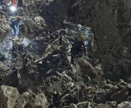 重庆彭水山体崩塌灾害救援现场发现失联客运中巴车残骸 ...